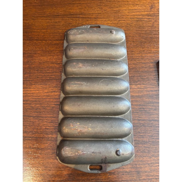 Vintage Cast Iron Cornbread Pan 7 Stick Corn Cob Mold Baking Tray Muffin Pan - Picture 6 of 7